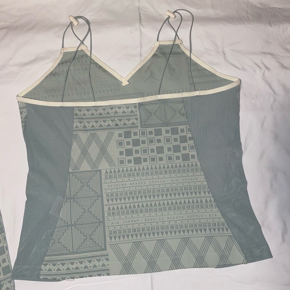 Sold NWT pack JORDAN X BEPHIE'S BEAUTY SUPPLY TANK WITH DETACHABLE SLEEVES - Picture 10 of 13